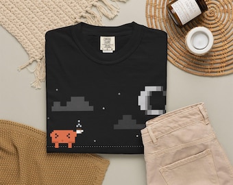 Claude AI, T-shirt Pixel Kitty Under Moon / Scena notturna con gatto in stile retrò 8-bit