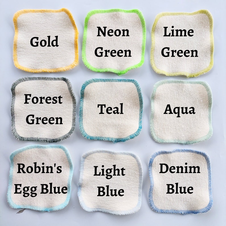 Peut inclure: Neuf carr&eacute;s de tissu avec des bordures de couleurs diff&eacute;rentes et des &eacute;tiquettes de texte. Les couleurs sont&nbsp;: Or, Vert n&eacute;on, Vert lime, Vert for&ecirc;t, Sarcelle, Aqua, Bleu &oelig;uf de Robin, Bleu clair et Bleu denim.