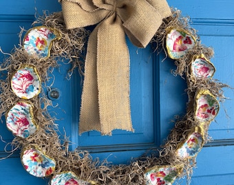 Corona artesanal de conchas de ostras, diseño de peces, decoración costera, regalo para amantes de la playa.