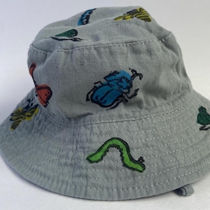 Gorro de bebé tipo cubo / Gorro de sol para niños pequeños con estampado de insectos en linóleo