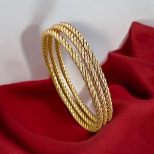 Damenarmband aus vergoldetem Edelstahl, 18 Karat vergoldet, 3er-Set, stapelbares, gedrehtes Armband, schicker und trendiger, wasserfester Schmuck, Geschenkidee