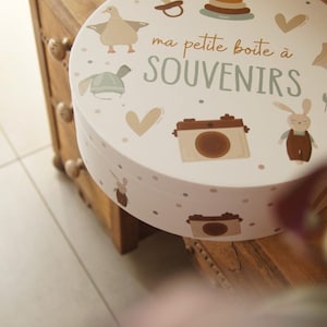 Boite souvenirs ronde, souvenirs de grossesse, souvenirs de bébé, souvenirs d'enfant, cadeau future maman, cadeau de grossesse