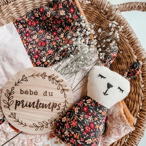 Annonce de grossesse, futur bébé 2022, maman enceinte, cadeau de shower, pastille de bois bébé