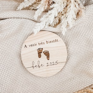 Annonce de grossesse, futuro bebê 2025, maman enceinte, cadeau de shower, pastille de bois bébé