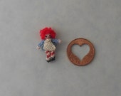 Micro Crochet Raggedy Ann Doll.She es 7/8" de altura.