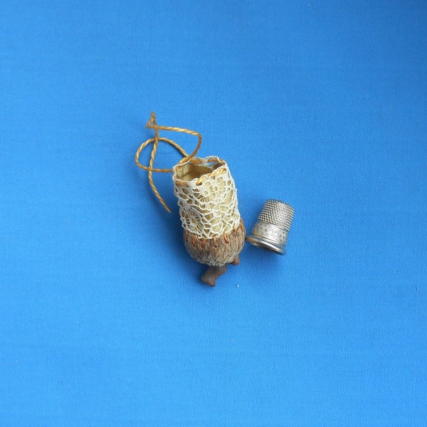 Vintage thimble in handmade thimble holder. Acorn top with vintage lace.