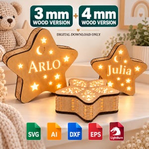 Könnte beinhalten: Drei sternförmige Holzlichtboxen mit Ausschnitten. Zwei stehen aufrecht und zeigen die Namen ARLO und Julia mit Mond- und Sternmustern. Die dritte ist flach mit einem filigranen Design. Text: 3 mm und 4 mm wood version sowie digital download only.