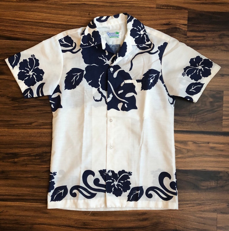 Vintage Mens Sand Pebble Hawaiian Novelty Print Short Sleeve Shirt Tiki Shirt
