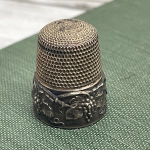 Vintage Sterling Silver Thimble - Size 10 Antique Sewing Collectible