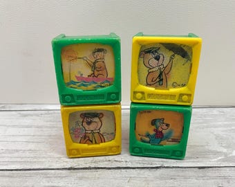 Choice of Vintage Kohner Vari Vue Wiggle Tv Lenticular Toys - Yogi bear Cartoon - 1960's