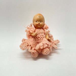 Vintage composition plastic small baby toddler doll crocet outfit 5"