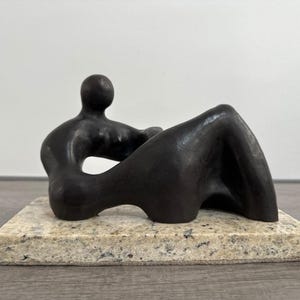 Henry Moore、ヘンリームーア、INTERIOR SCENES Henry moore sculpture - Etsy 日本