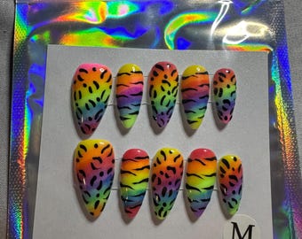JULY - Size Medium Almond Nails