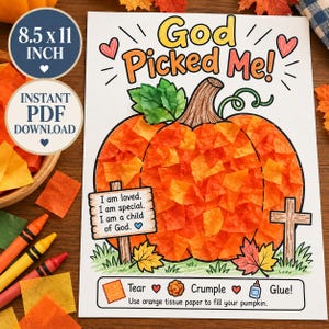 Puede incluir: Una hoja de actividades manuales de 21,59 x 27,94 cm con el contorno de una calabaza relleno de cuadrados de papel de seda naranja. El texto dice God Picked Me! e incluye un cartel que dice I am loved, I am special, I am a child of God.