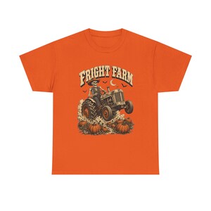 Camiseta de Halloween con tractor de Fright Farm, camiseta de granjero esqueleto, camiseta vintage de campo de calabazas, camiseta gráfica espeluznante de otoño, regalo de Halloween campestre
