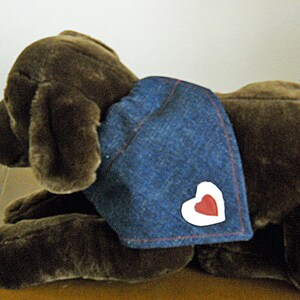 Bandana Heart Pet en denim avec coeurs en cuir Moyen image 4