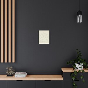 Minimalistisk kanvas med bergslinjer, japanskt naturtryck med salviagrönt tryck, bohemisk neutral inredning bild 9