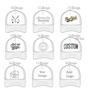 K&ouml;nnte beinhalten: Ein Raster aus neun wei&szlig;en Baseballkappen, die jeweils ein einzigartiges schwarzes Grafik- oder Textdesign aufweisen. Die Designs umfassen Golfschl&auml;ger mit den Buchstaben M und K, Text mit Short story Long Running Club, New York, Ask my Wife, Little Mountain Farmstand, CUSTOM, eine Hausumrisszeichnung mit Text, Your Design und Add Logo.