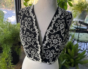 Vintage 70s 80s Penneys Beaded Vest Black White Floral Scroll Open Front Cropped Bolero Waistcoat Mid-Century Retro Whimsygoth Medium 13 14