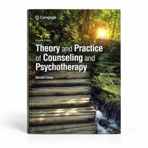Op de afbeelding: Het leerboek getiteld Theory and Practice of Counseling and Psychotherapy, elfde editie door Gerald Corey, uitgegeven door Cengage. De omslag bevat een foto van een houten pad dat naar een zonnig bos met een beekje leidt.