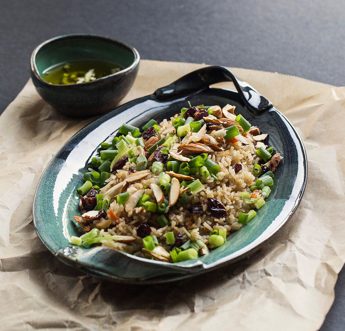 Plateau de Service en Céramique, Assiette Ovale Faite à La Main, Plateau Cadeau Pendaison Crémaillèr