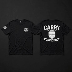 Peut inclure: Un t-shirt noir à manches courtes avec un petit logo bouclier blanc sur la poitrine gauche et un grand motif blanc au dos portant l'inscription CARRY WITH CONFIDENCE au-dessus et au-dessous d'un logo bouclier avec GUARDIAN KYDEX HOLSTERS.