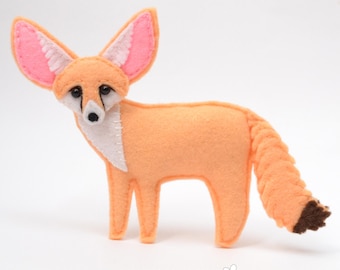 Zorro del desierto de fieltro / Figura de zorro del desierto hecha a mano / Adorno de animal de safari / Regalo para amantes de los zorros / Decoración de vida silvestre