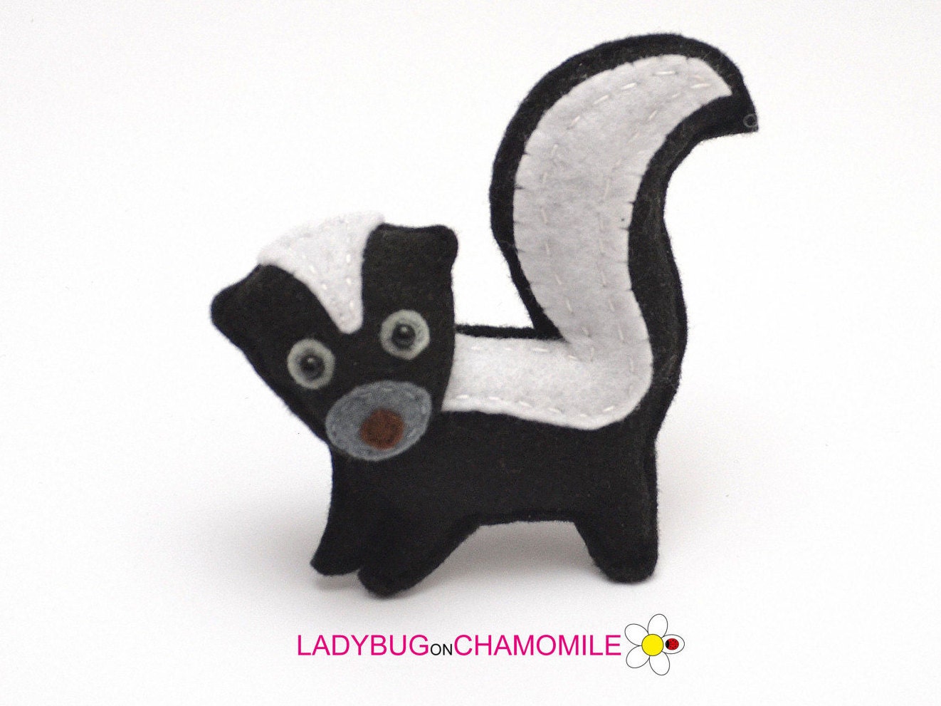 Felt SKUNK stuffed felt Skunk magnet or ornament Skunk toy | Etsy