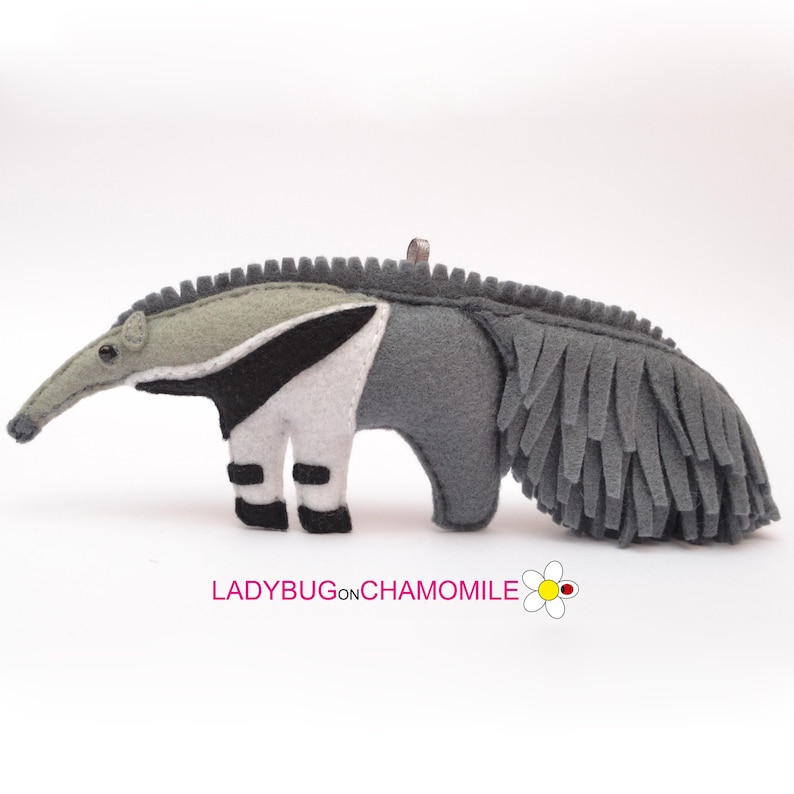 Oso hormiguero de fieltro / Figura de oso hormiguero hecha a mano / Adorno de animal de la selva amazónica / Regalo de vida silvestre / Decoración de la selva imagen 1
