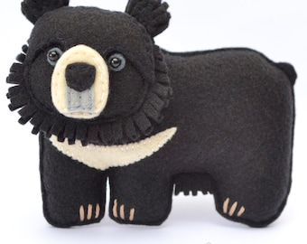 Oso negro de fieltro / Figura de oso negro asiático hecha a mano / Adorno de oso lunar / Regalo de animales del bosque / Decoración de vida silvestre