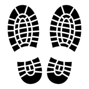 Könnte beinhalten: Ein schwarzes grafisches Symbol, das das Profil von zwei Schuhsohlen darstellt. Das Design zeigt einen markanten ovalen Mittelteil, der von dicken, strahlenförmig angeordneten rechteckigen Stollen umgeben ist und deutlich den Absatz und den Vorderfußbereich zeigt.