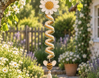 Crochet Wind Spinner Pattern PDF, Bee and Daisy Hanging Decor, Cottage Garden Porch Ornament, Instant Download