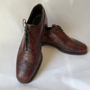 Vintage Men's Shoes Size 8, Classic Wingtips or Businessman Brogues 1960s image 7