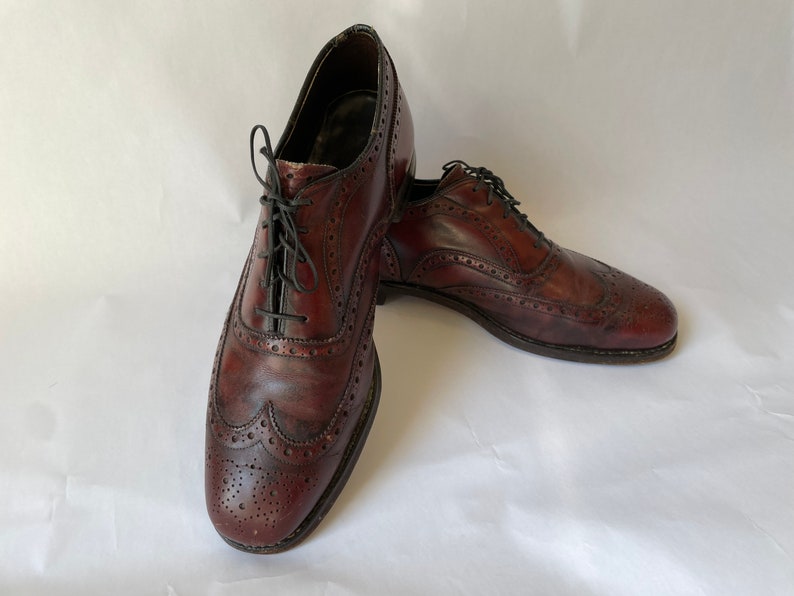 Vintage Men's Shoes Size 8, Classic Wingtips or Businessman Brogues 1960s image 7