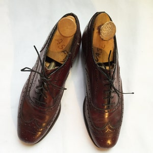 Vintage Men's Shoes Size 8, Classic Wingtips or Businessman Brogues 1960s image 2