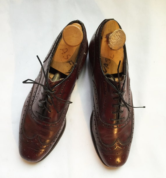 Vintage Men's Shoes Size 8, Classic Wingtips or B… - image 2