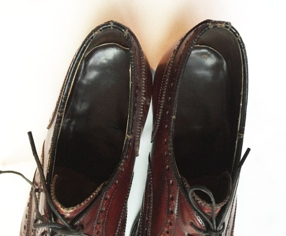 Vintage Men's Shoes Size 8, Classic Wingtips or B… - image 5