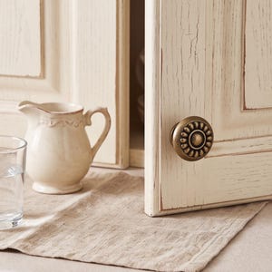 Ships Wheel Drawer Pull Zinc Alloy Antique Cast Nautical Hardware for Coastal Home Accent