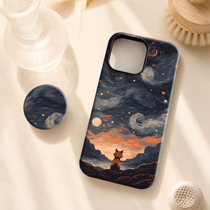 Peut inclure: Une coque de téléphone rectangulaire et un support de téléphone circulaire arborant une illustration de ciel nocturne sombre et tourbillonnant avec un croissant de lune, des étoiles et la silhouette d'un petit renard sur une colline.