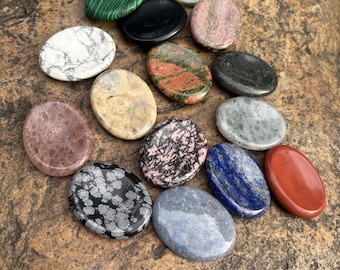 Natürlicher Kristall-Sorgenstein, Taschenstein, glatter Handschmeichler, Meditationsgeschenk, entspannende Schreibtischdekoration, bedeutungsvolle Kristallkollektion