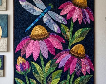Mönster med trollslända- och solhattblommigt quiltmönster, applikations- och collagequilt i PDF-format, quiltmönster med blommigt djurmönster, applikation med råa kanter och smältbara mönster