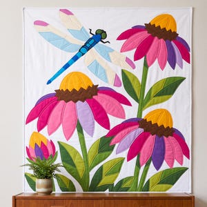 Mönster med trollslända- och solhattblommigt quiltmönster, applikations- och collagequilt i PDF-format, quiltmönster med blommigt djurmönster, applikation med råa kanter och smältbara mönster bild 19