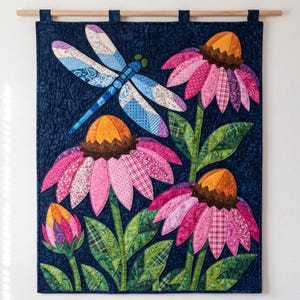 Mönster med trollslända- och solhattblommigt quiltmönster, applikations- och collagequilt i PDF-format, quiltmönster med blommigt djurmönster, applikation med råa kanter och smältbara mönster bild 6