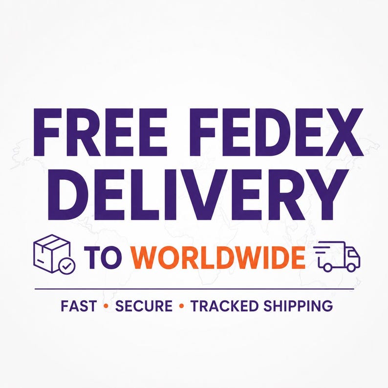 Op de afbeelding: Een grafisch ontwerp met de tekst FREE FEDEX DELIVERY in grote paarse letters, gevolgd door TO WORLDWIDE in oranje. Daaronder scheidt een lijn de tekst FAST &bull; SECURE &bull; TRACKED SHIPPING. Iconen van een doos met vinkje en een bestelwagen.