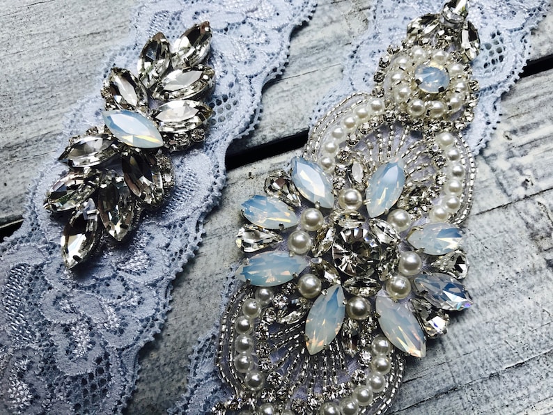 Blue opal wedding garter set, no slip grip garter toss and keepsake-Ivory Antique White rhinestone lace bridal garter belt crystal plus size imagem 3