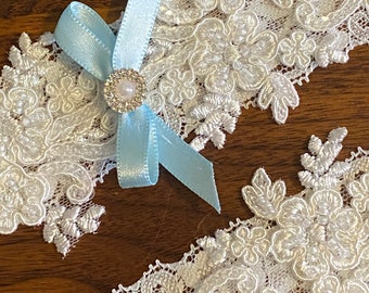 Light ivory lace wedding garter set with light blue bow pearl no slip grip toss keepsake bridal belt antique off white plus size petite