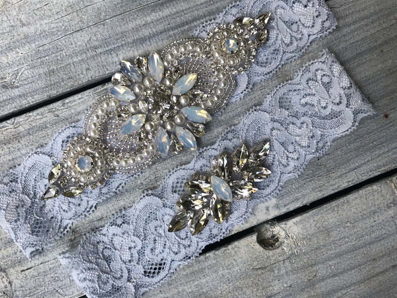 Blue opal wedding garter set, no slip grip garter toss and keepsake-Ivory Antique White rhinestone lace bridal garter belt crystal plus size imagem 2