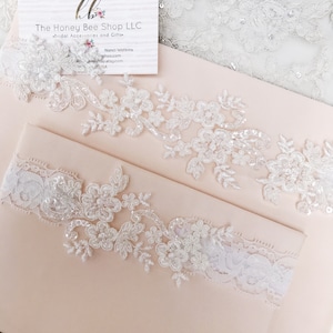 Light ivory wedding garter set, no slip grip garter toss keepsake gorgeous lace bridal garter belt antique white cream plus size petite flat