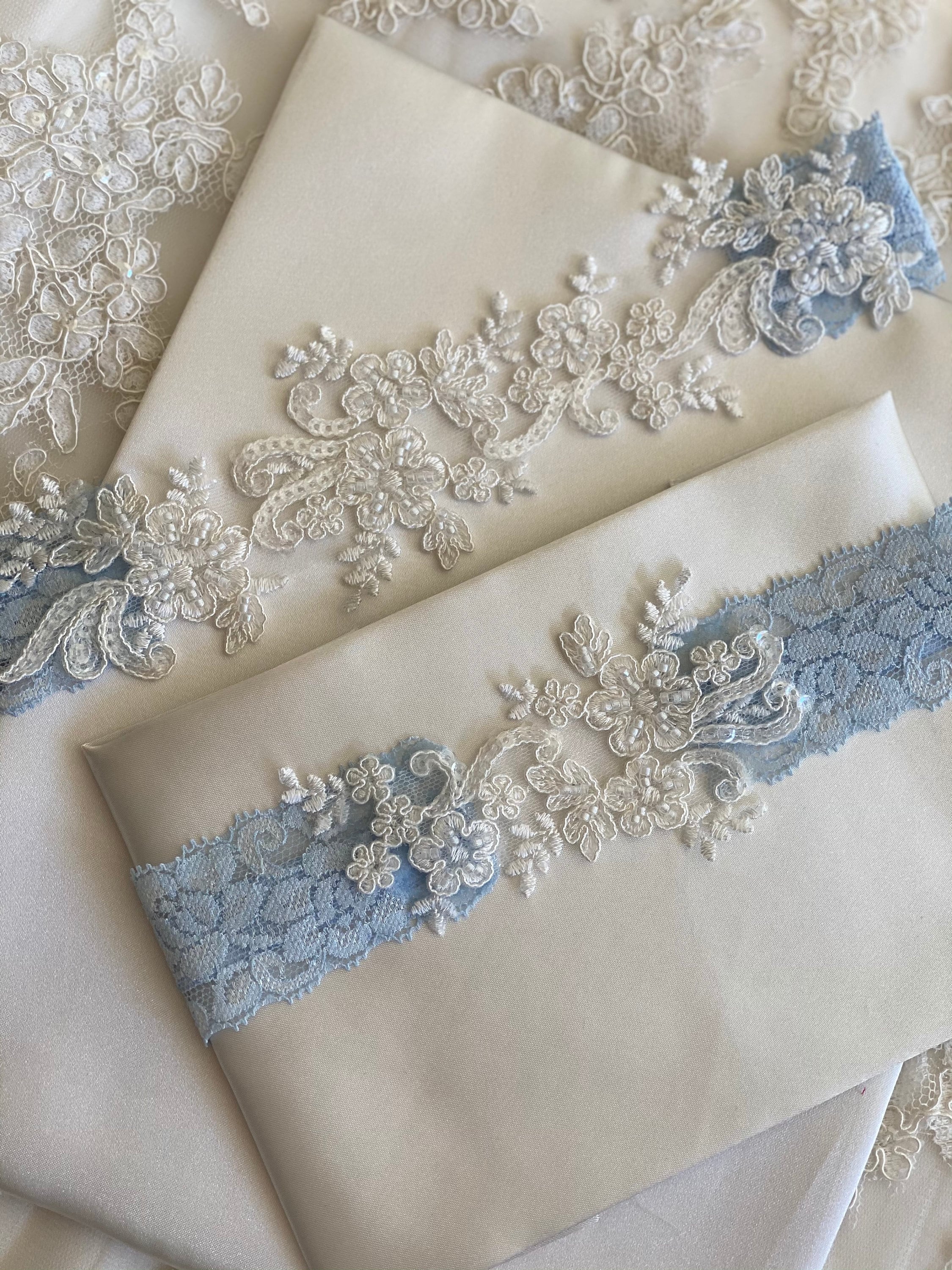 Garter Mum - Etsy