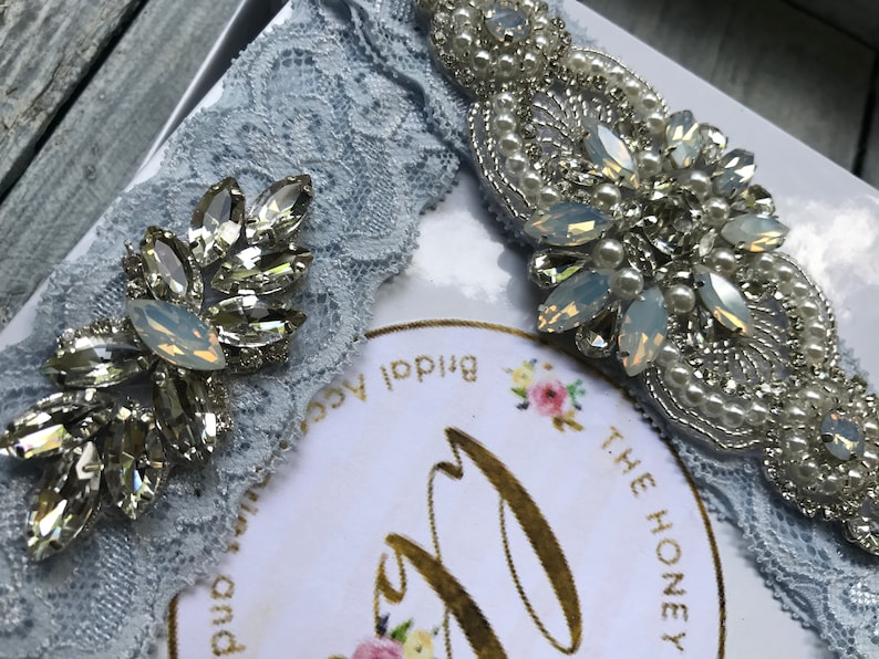 Blue opal wedding garter set, no slip grip garter toss and keepsake-Ivory Antique White rhinestone lace bridal garter belt crystal plus size imagem 5